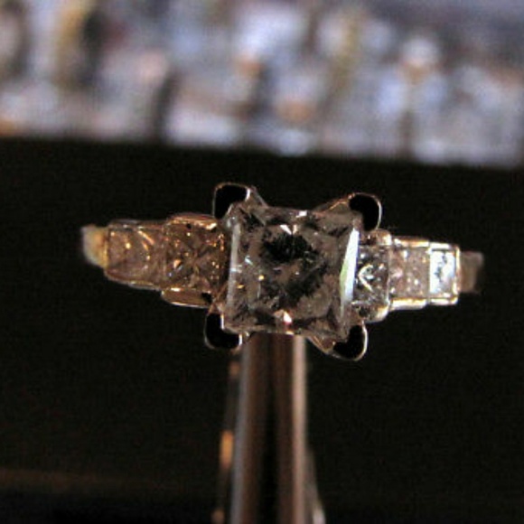 *SOLD* Diamond Engagement ring - Picture 6 of 8